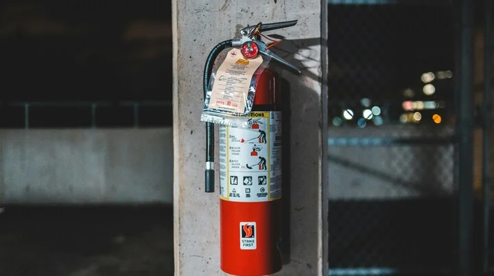 Feuerlöscher | © Unsplash Eric Mclean