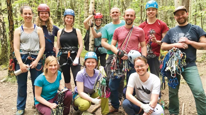 Teilnehmer an einem Risskletterkurs | © DAV Münster